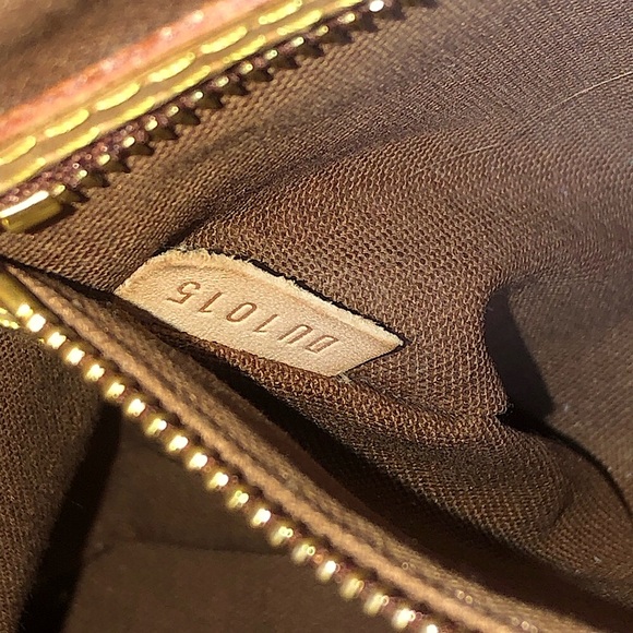 LV Batignolles Monogram Shoulder Bag COMES WITH: COA, LV DUST BAG AUTHENTIC - Picture 10 of 17